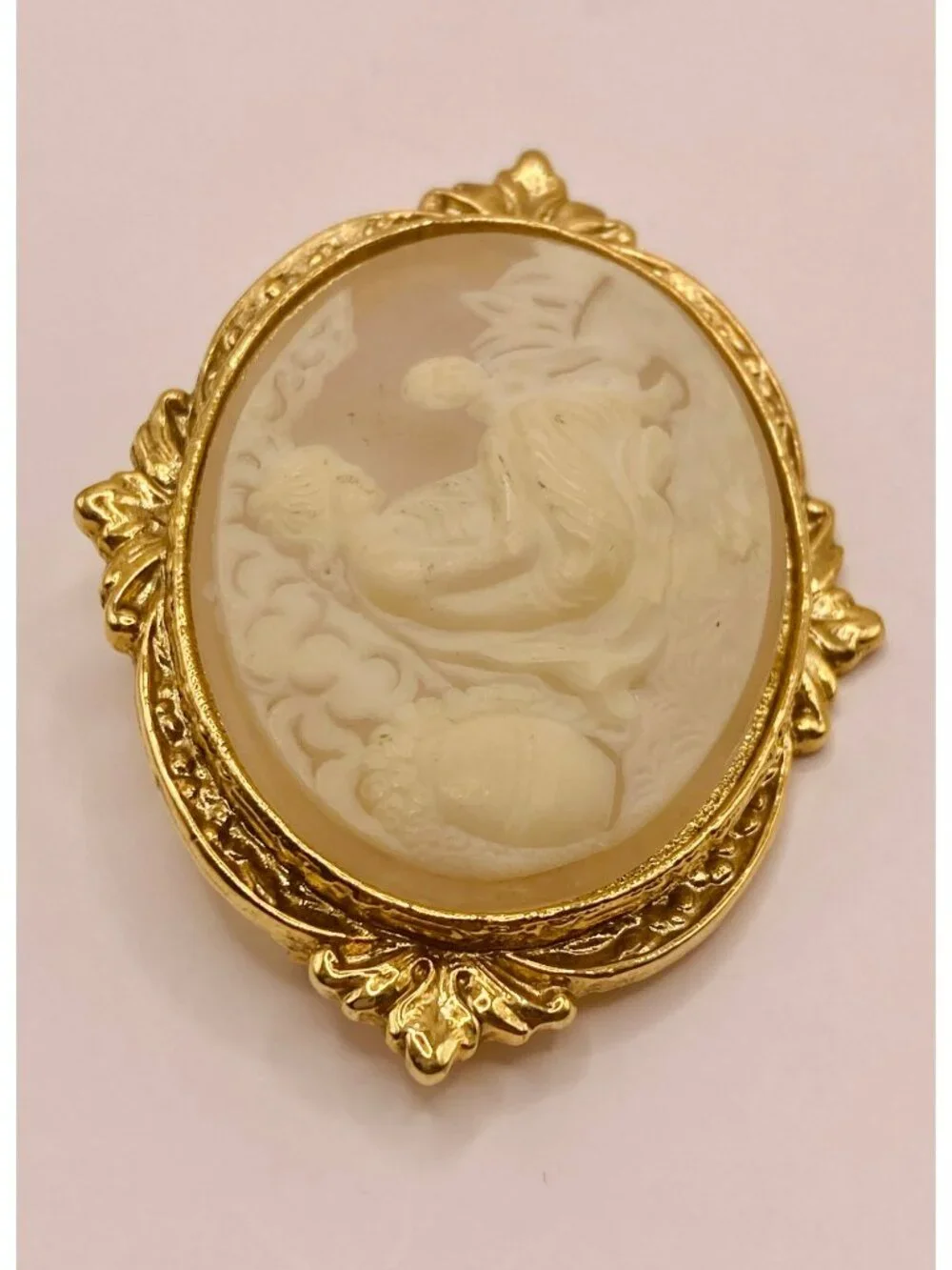 Vintage 1928 Jewelry Co. Gold-Tone Cameo Brooch Mother & Child Design -55B